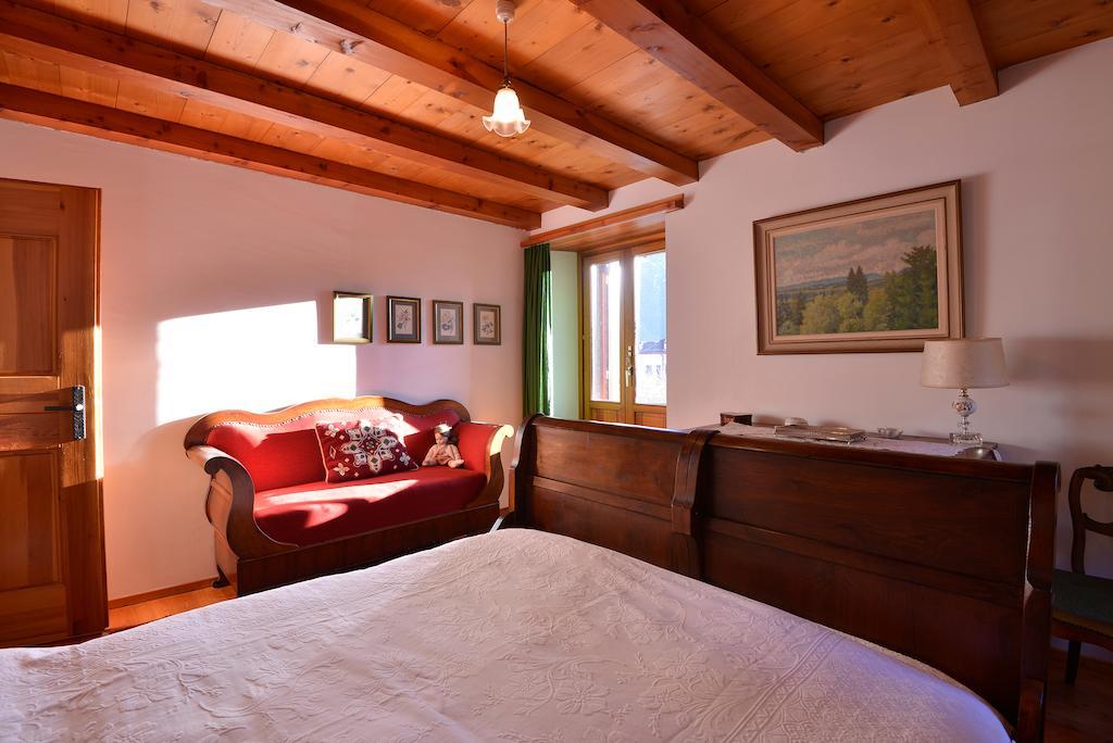 Grono Bed And Breakfast Da Kaethy Agriturismo الغرفة الصورة