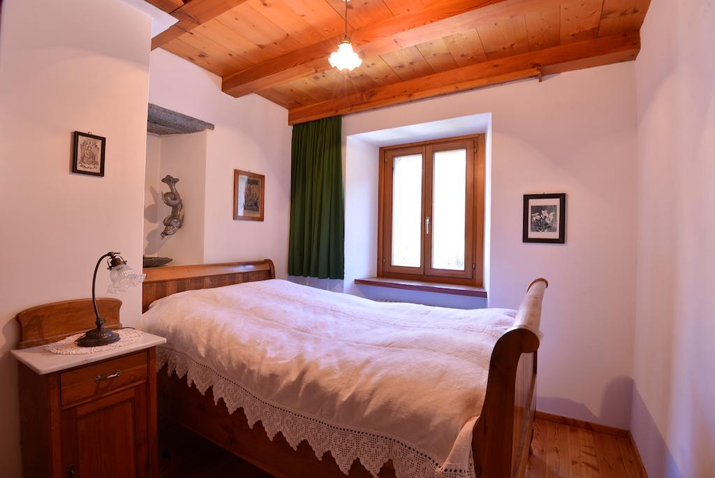 Grono Bed And Breakfast Da Kaethy Agriturismo الغرفة الصورة